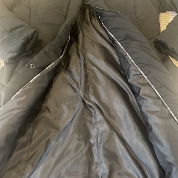 Amazing Calvin Klein puffer jacket. Warm and comfy! - Picture 3 of 3